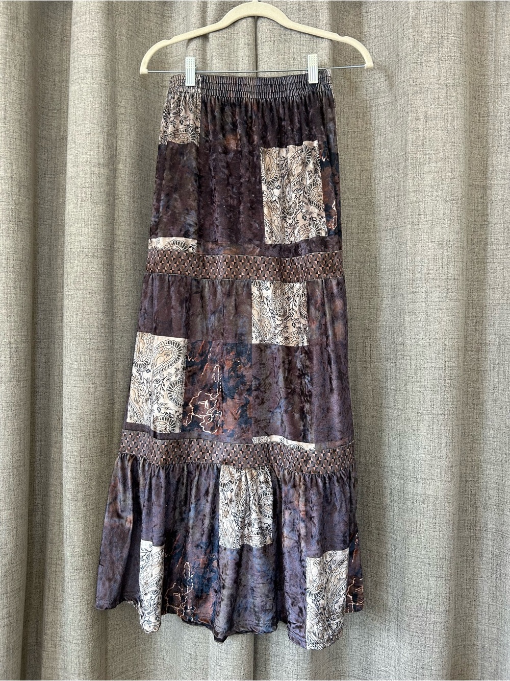 25. Vintage Boho Patchwork
Crushed Velvet Tiered
Maxi Skirt size s - Picture 3 of 7